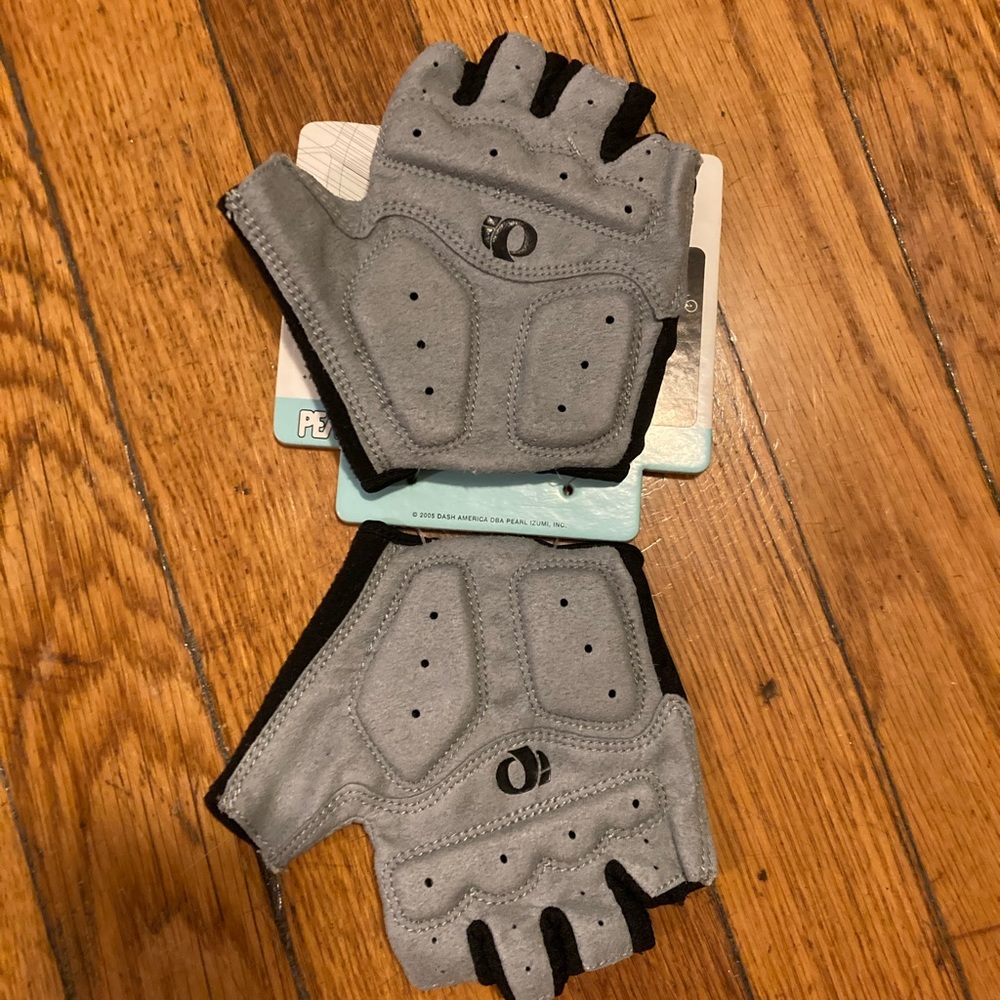 NWT- Pearl Izumi Women’s Cycling Glove